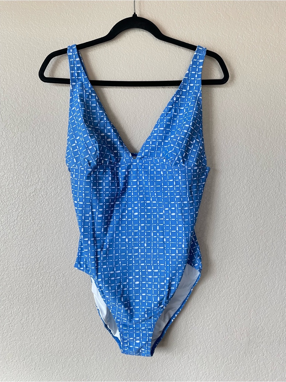 Vineyard Vines Blue Geometric Halter One Piece Swimsuit XL